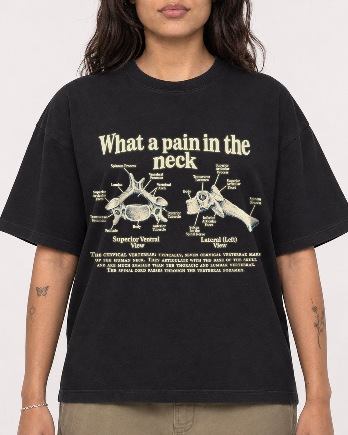 Mockup Boxy Heavyweight Tee Black female close-up 06