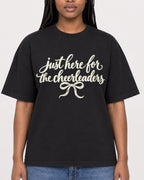 Mockup Boxy Heavyweight Tee Black female close-up 04