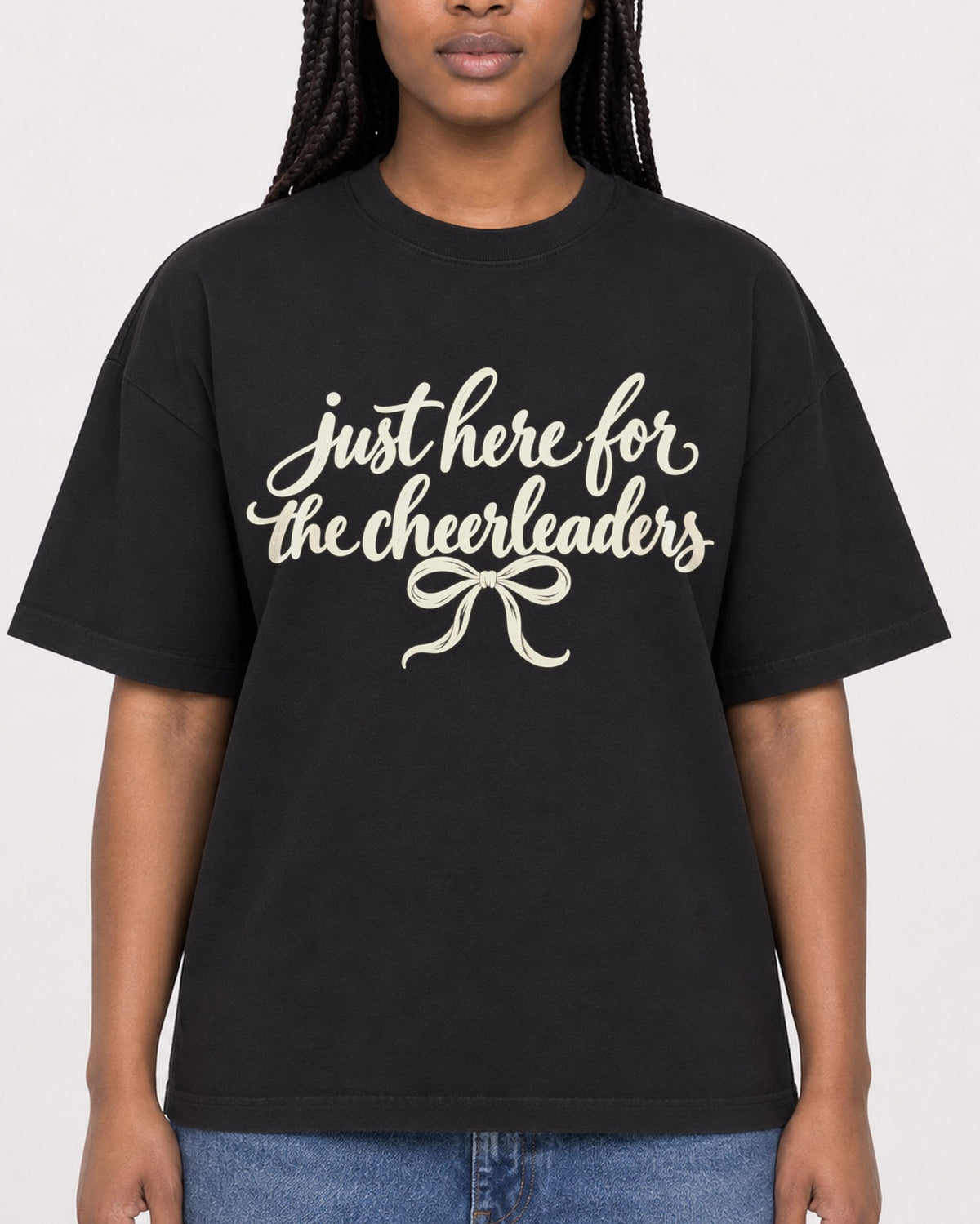 Mockup Boxy Heavyweight Tee Black female close-up 04