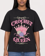Mockup Boxy Heavyweight Tee Black female close-up 04