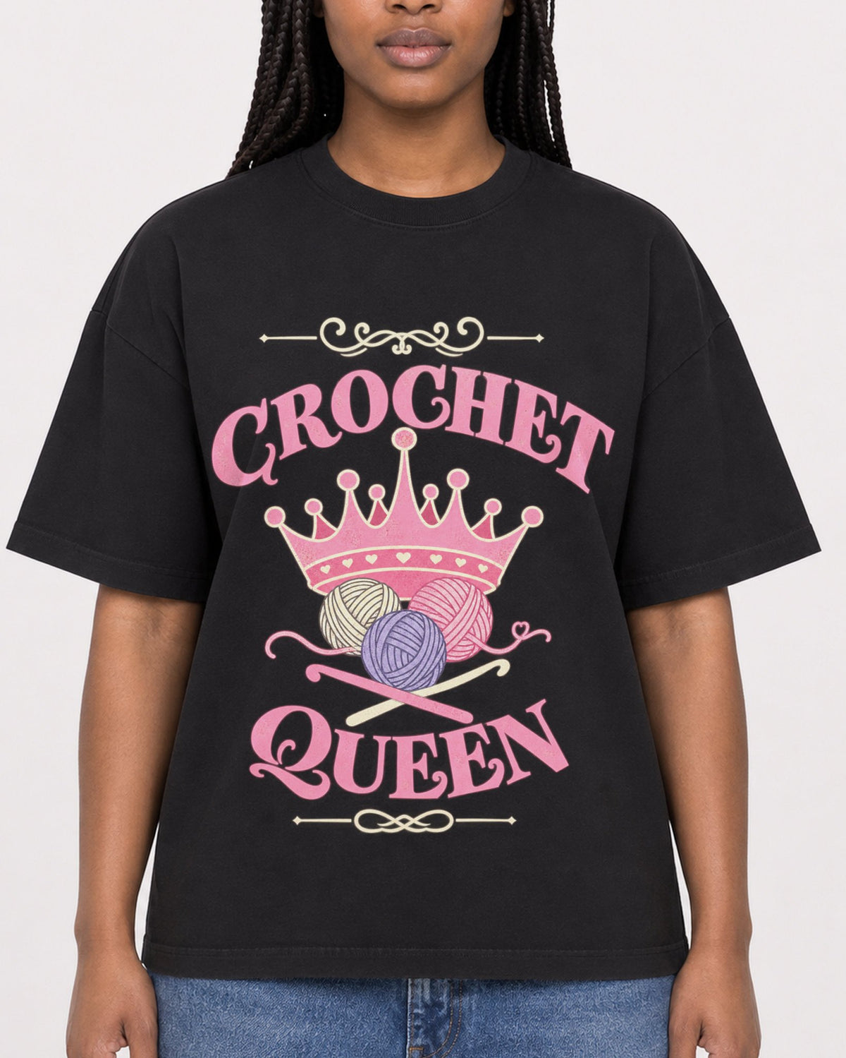 Mockup Boxy Heavyweight Tee Black female close-up 04