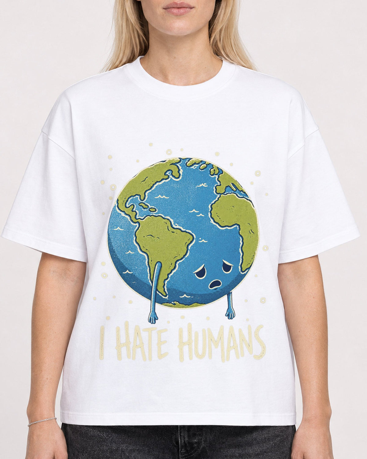 Mockup Boxy Heavyweight Tee White female close-up 08