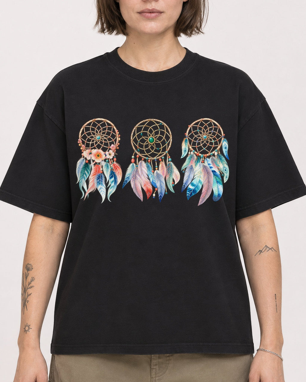 Mockup Boxy Heavyweight Tee Black female close-up 18