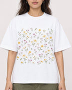 Mockup Boxy Heavyweight Tee White female close-up 02