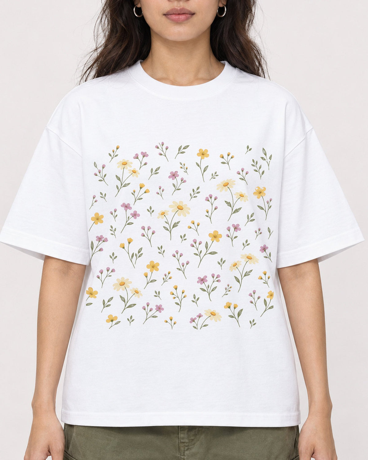 Mockup Boxy Heavyweight Tee White female close-up 02
