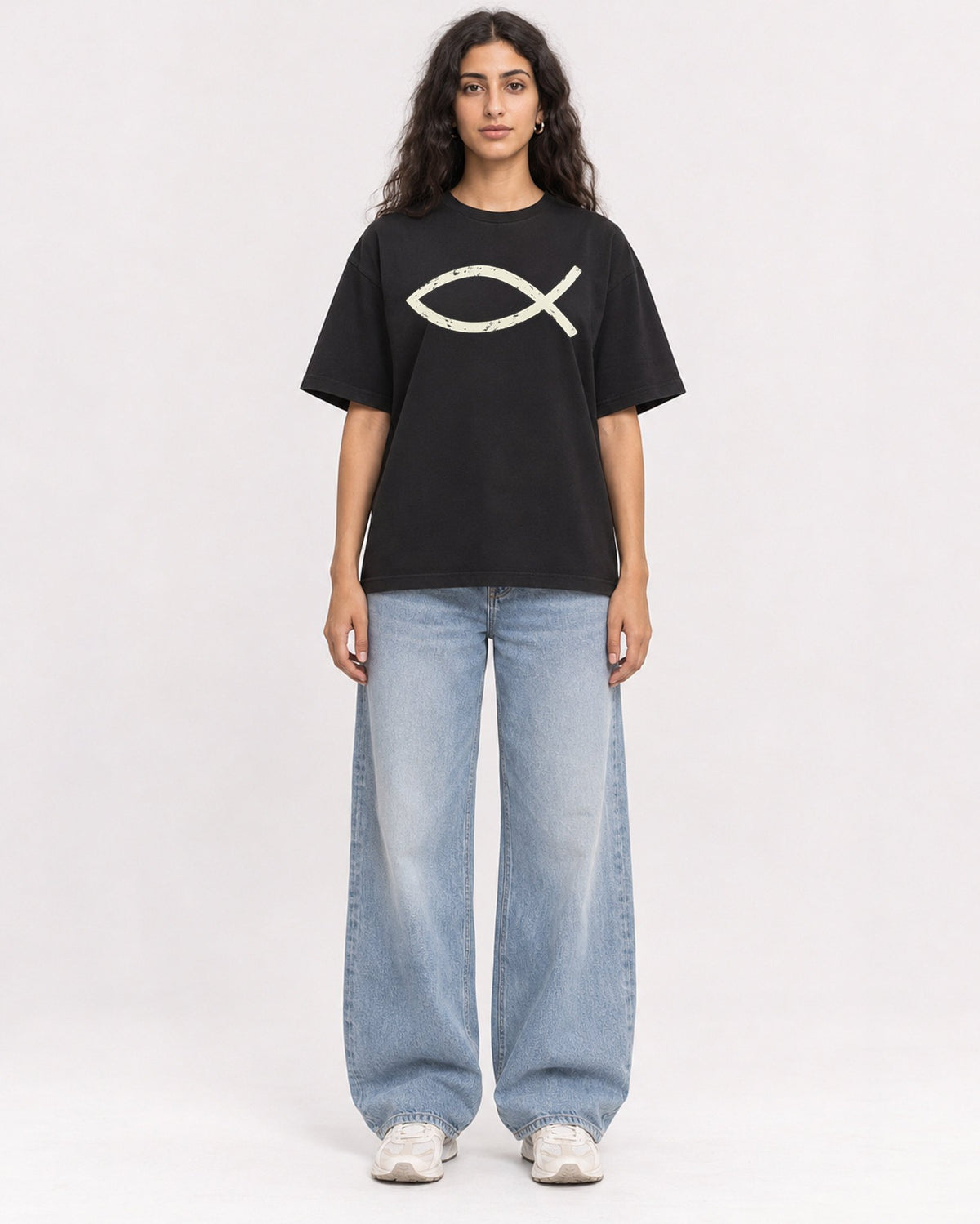 Mockup Boxy Heavyweight Tee Black female full-body 07