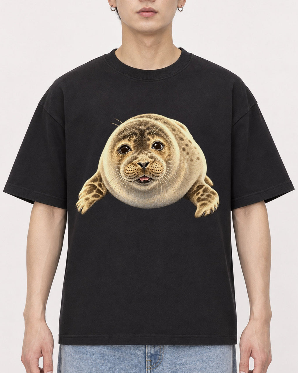 Mockup Boxy Heavyweight Tee Black male close-up 01