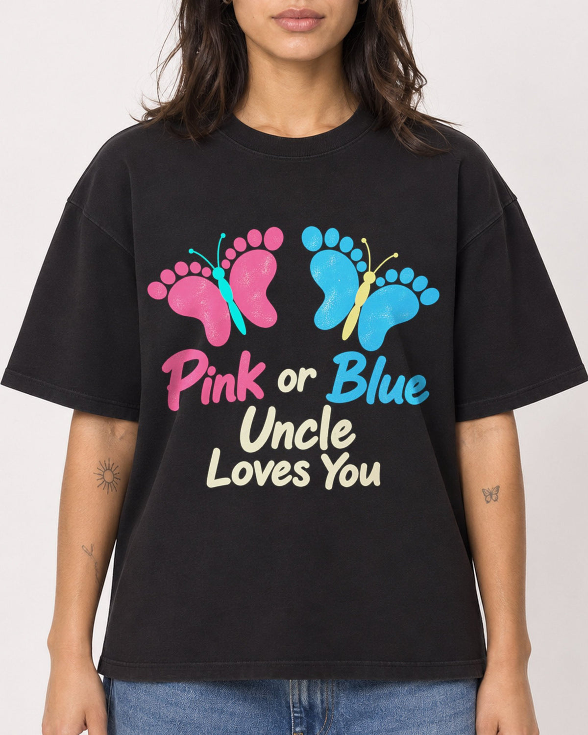 Mockup Boxy Heavyweight Tee Black female close-up 36