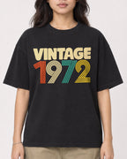 Mockup Boxy Heavyweight Tee Black female close-up 02