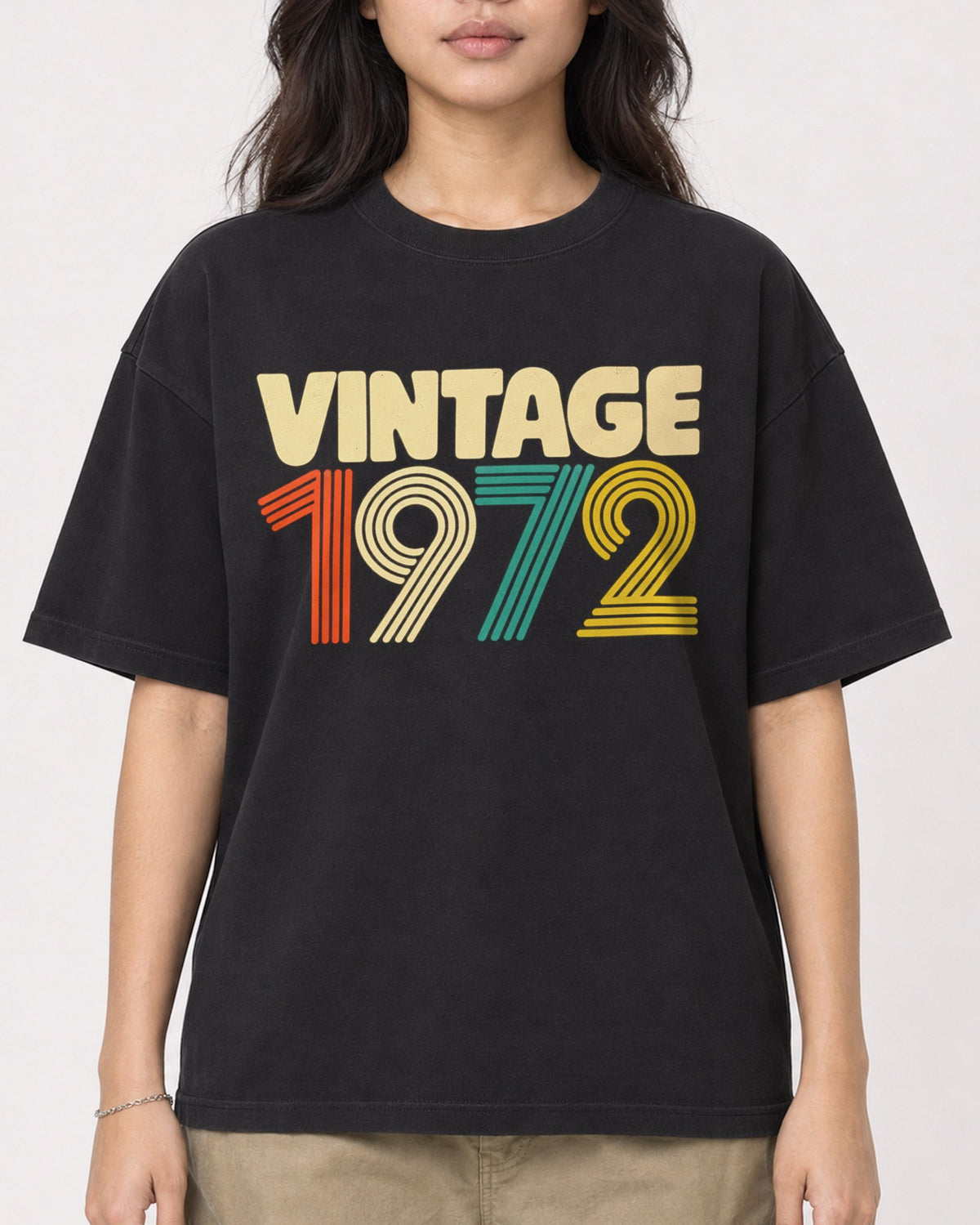 Mockup Boxy Heavyweight Tee Black female close-up 02