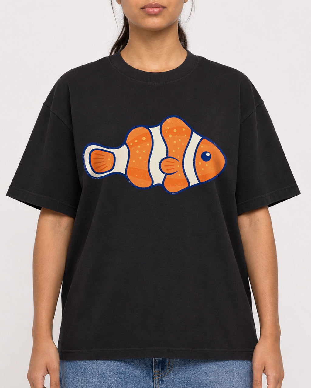 Mockup Boxy Heavyweight Tee Black female close-up 16