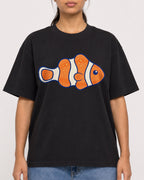 Mockup Boxy Heavyweight Tee Black female close-up 16