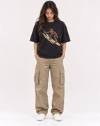 Mockup Boxy Heavyweight Tee Black female full-body 02
