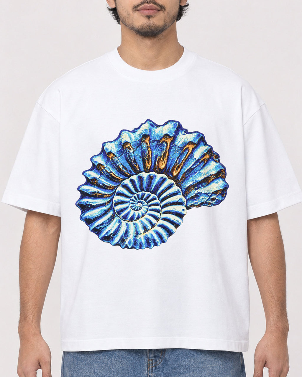Mockup Boxy Heavyweight Tee White male close-up 02