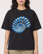 Mockup Boxy Heavyweight Tee Black female close-up 02