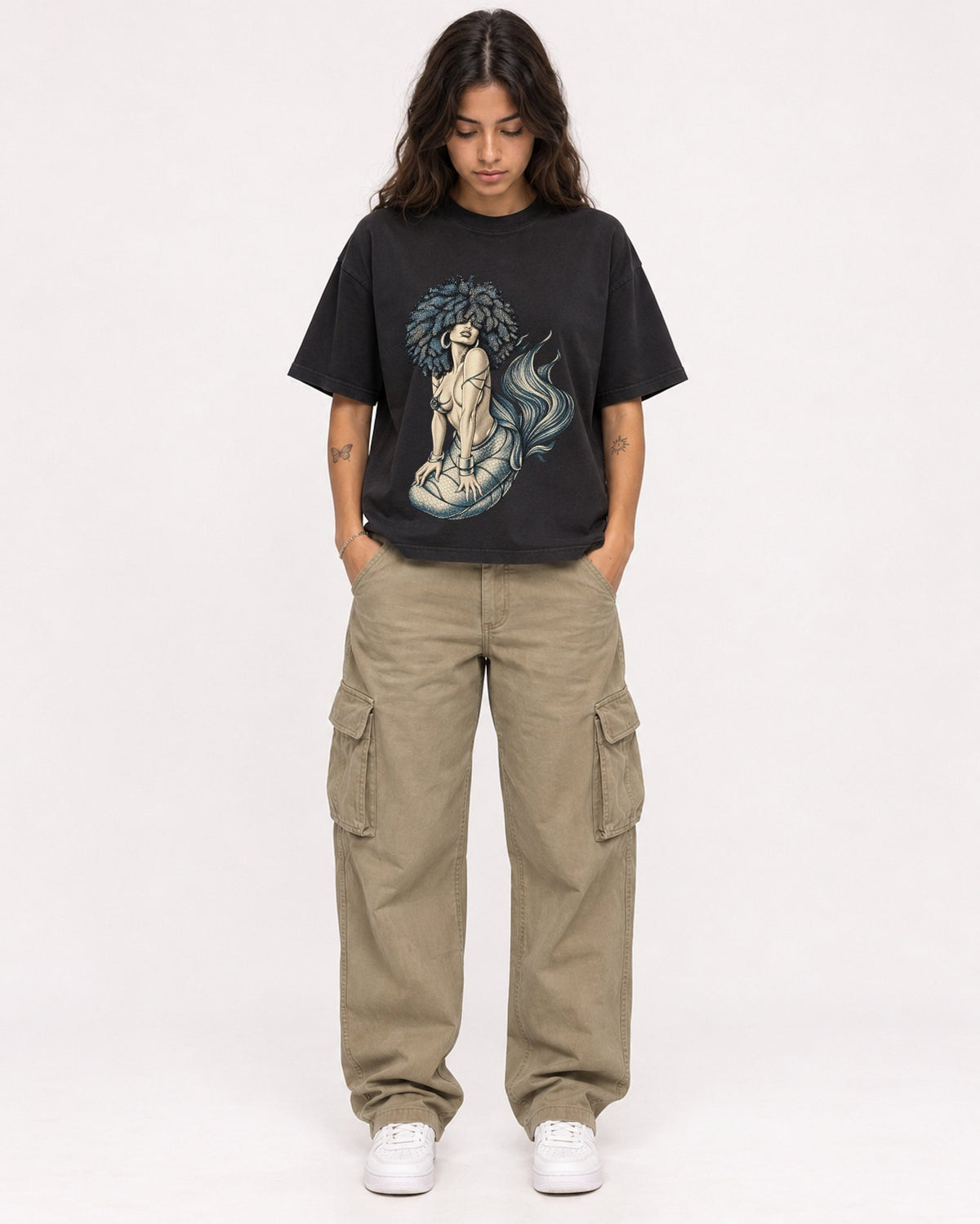 Mockup Boxy Heavyweight Tee Black female full-body 06