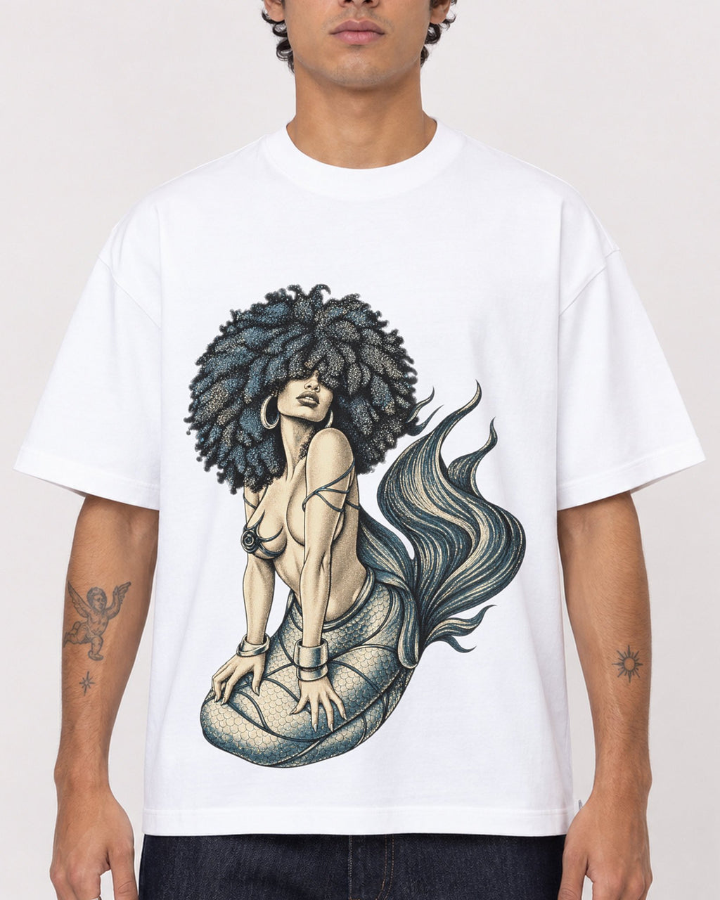 Mockup Boxy Heavyweight Tee White male close-up 06