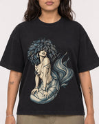Mockup Boxy Heavyweight Tee Black female close-up 06