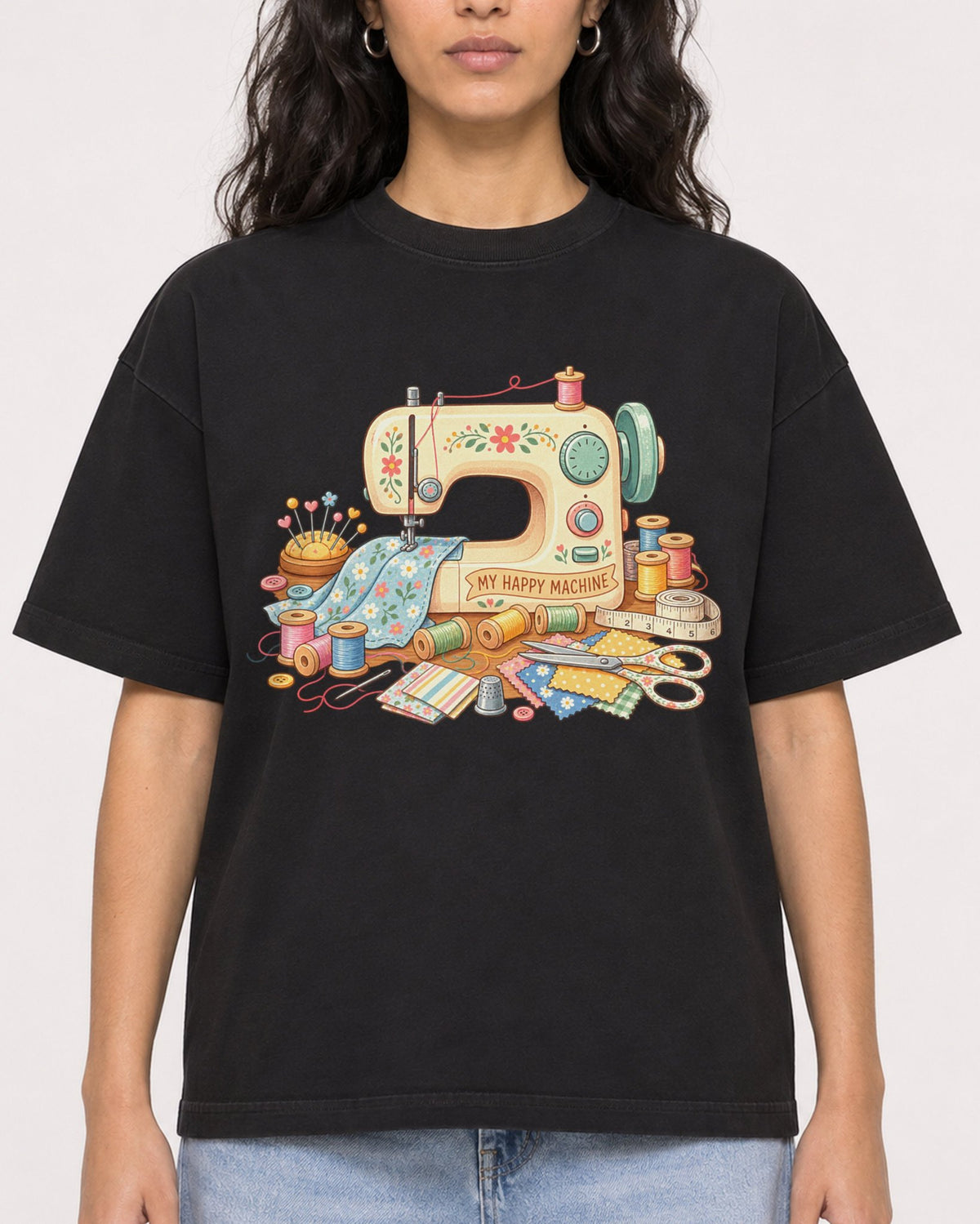 Mockup Boxy Heavyweight Tee Black female close-up 07
