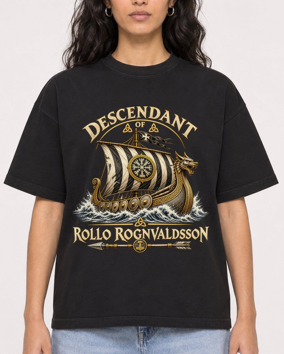 Mockup Boxy Heavyweight Tee Black female close-up 07