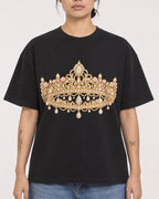 Mockup Boxy Heavyweight Tee Black female close-up 12