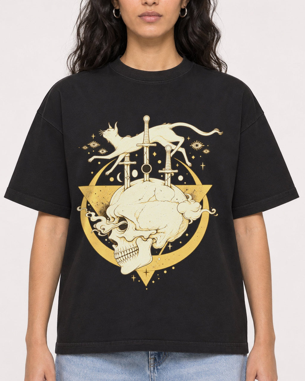 Mockup Boxy Heavyweight Tee Black female close-up 07