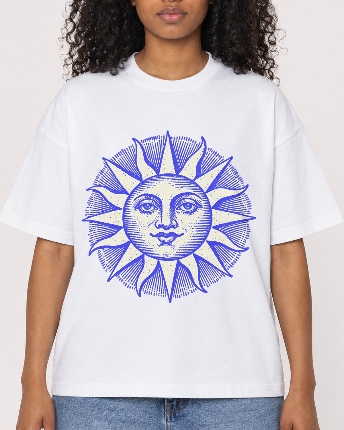 Mockup Boxy Heavyweight Tee White female close-up 05