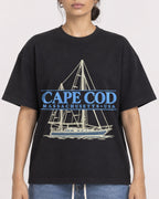 Mockup Boxy Heavyweight Tee Black female close-up 17