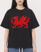 Mockup Boxy Heavyweight Tee Black female close-up 01