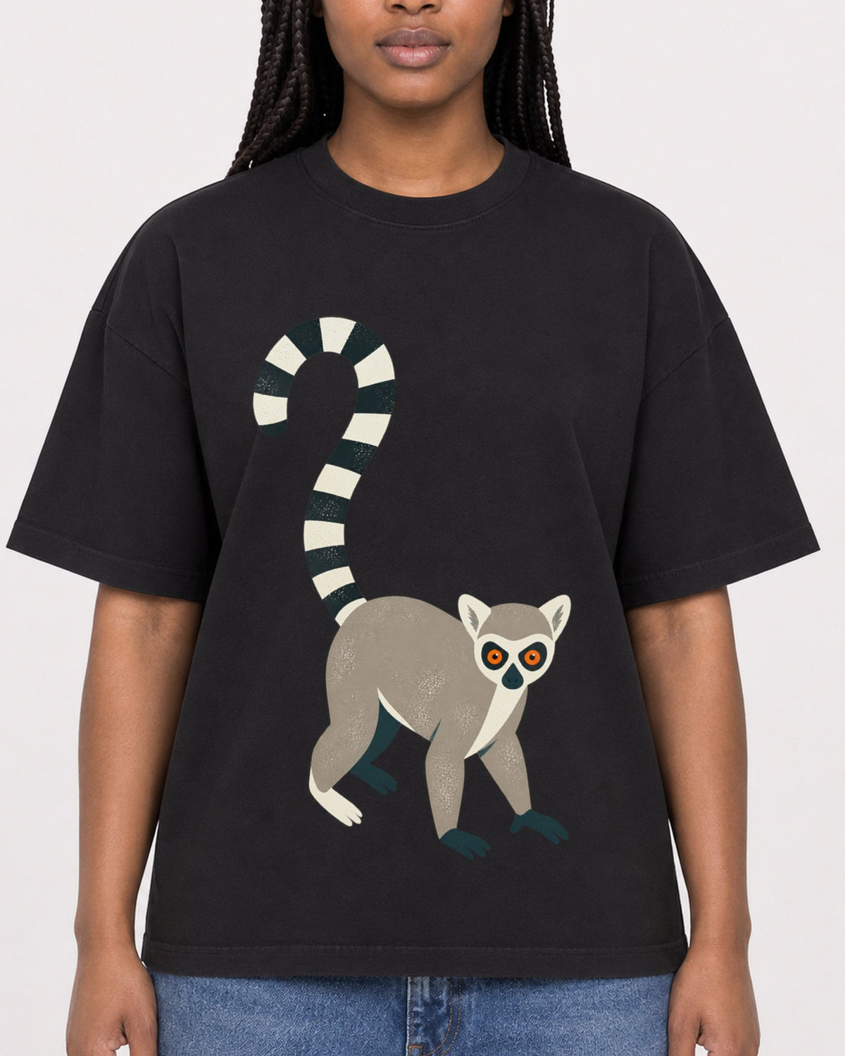 Mockup Boxy Heavyweight Tee Black female close-up 04