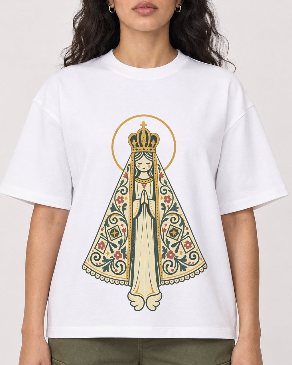 Mockup Boxy Heavyweight Tee White female close-up 07