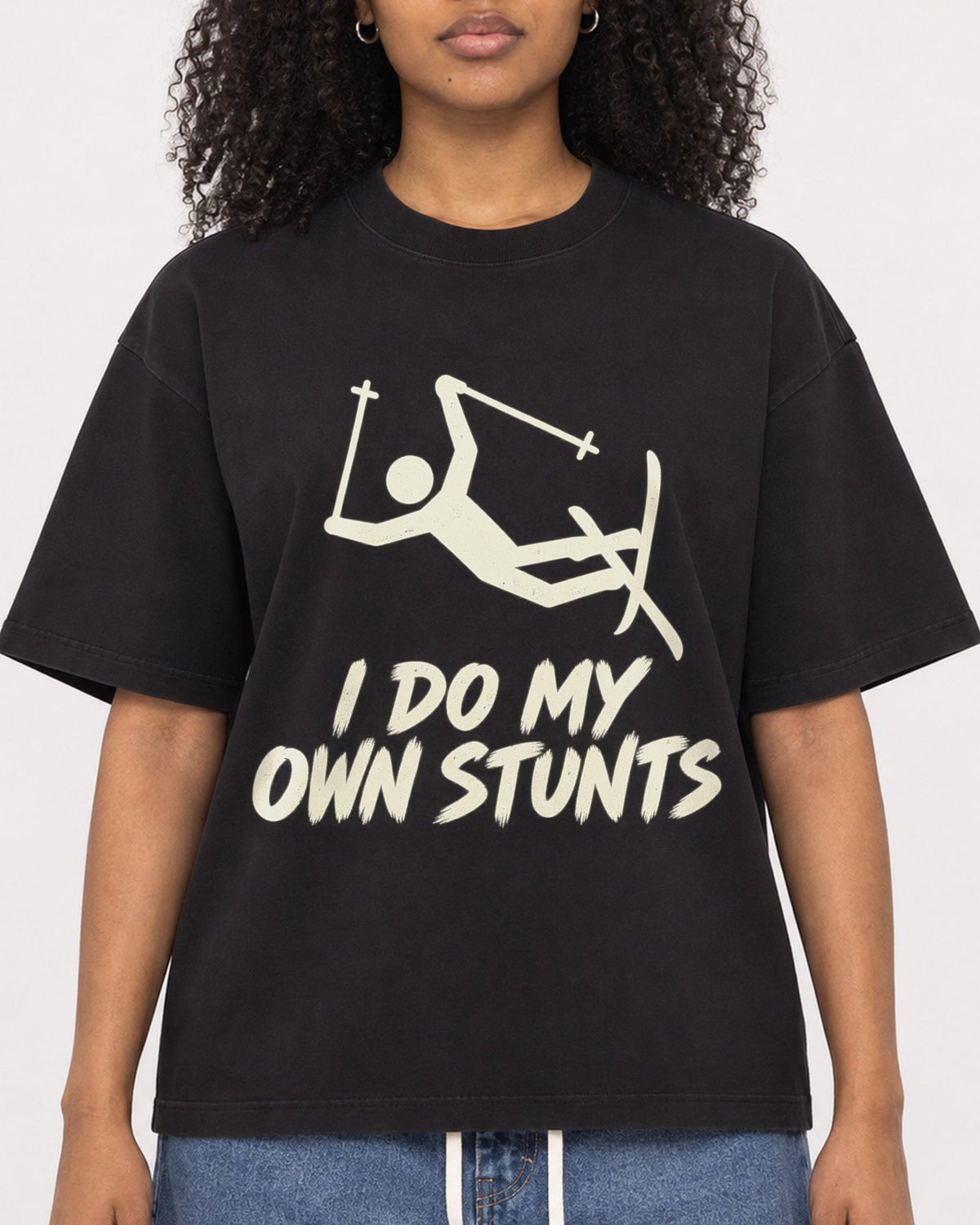 Mockup Boxy Heavyweight Tee Black female close-up 05