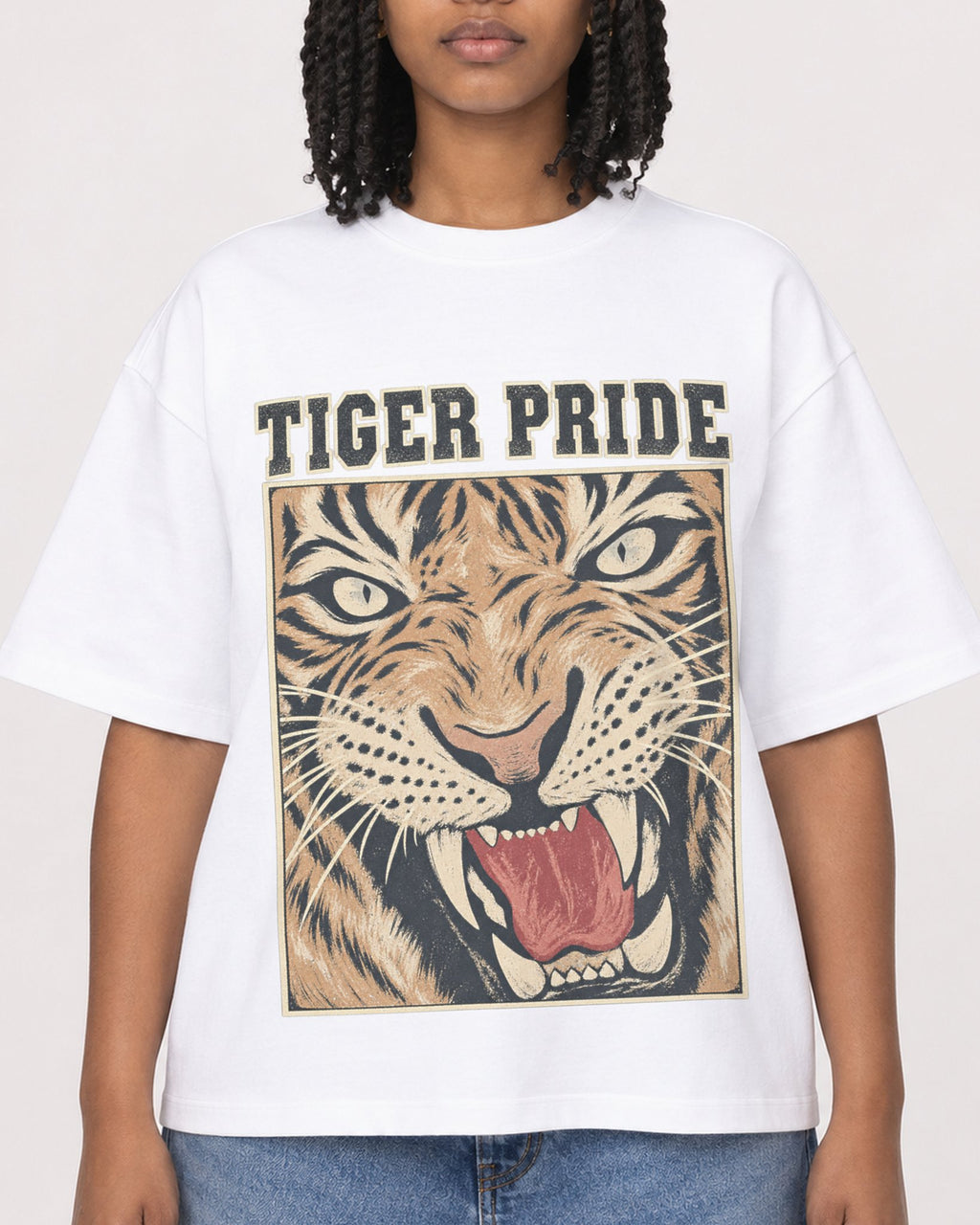 Mockup Boxy Heavyweight Tee White female close-up 15