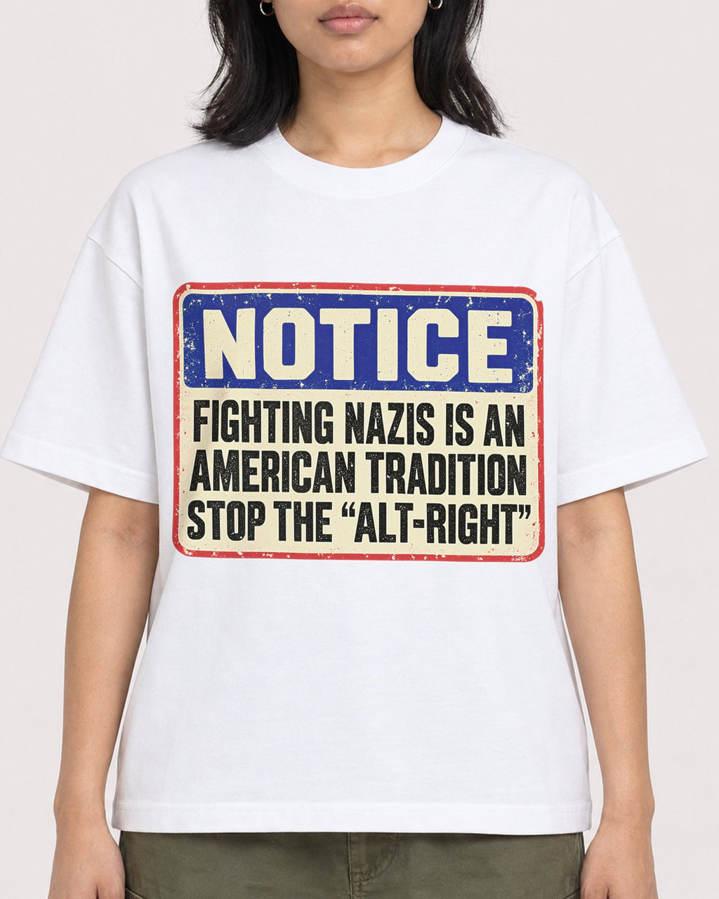 Mockup Boxy Heavyweight Tee White female close-up 22