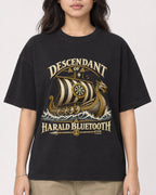 Mockup Boxy Heavyweight Tee Black female close-up 02