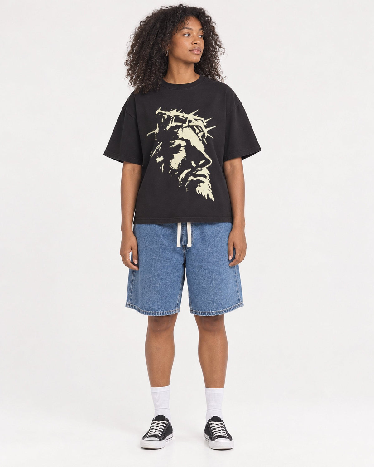 Mockup Boxy Heavyweight Tee Black female full-body 05