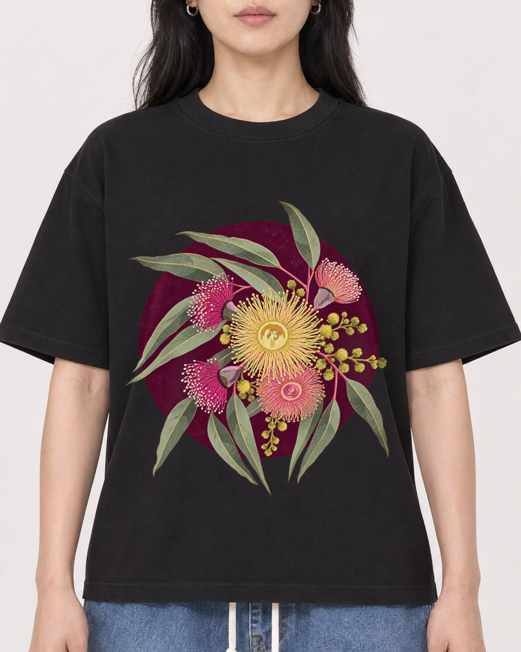 Mockup Boxy Heavyweight Tee Black female close-up 13