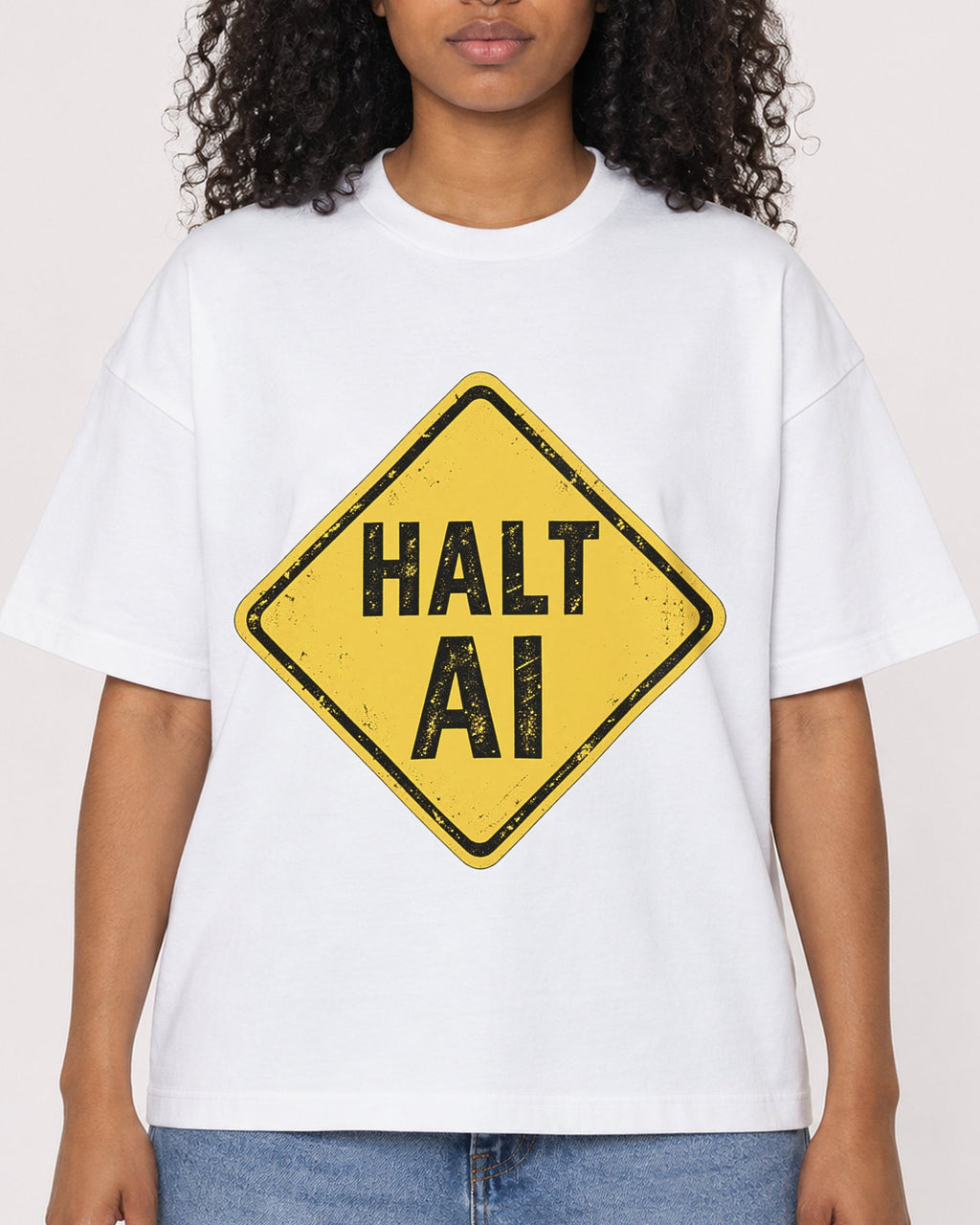 Mockup Boxy Heavyweight Tee White female close-up 05