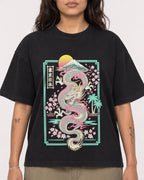 Mockup Boxy Heavyweight Tee Black female close-up 06