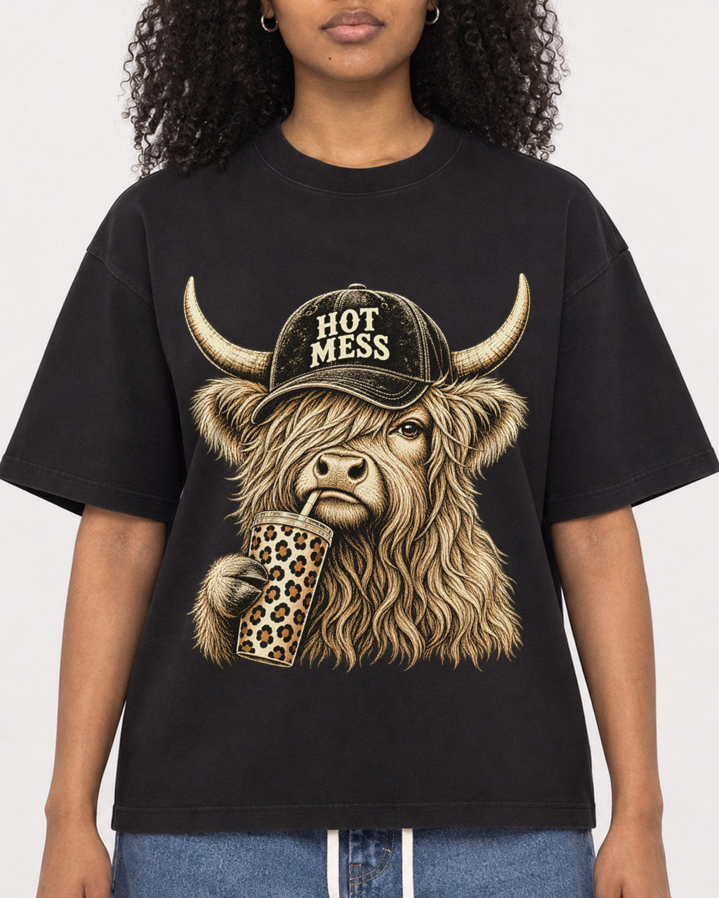 Mockup Boxy Heavyweight Tee Black female close-up 05