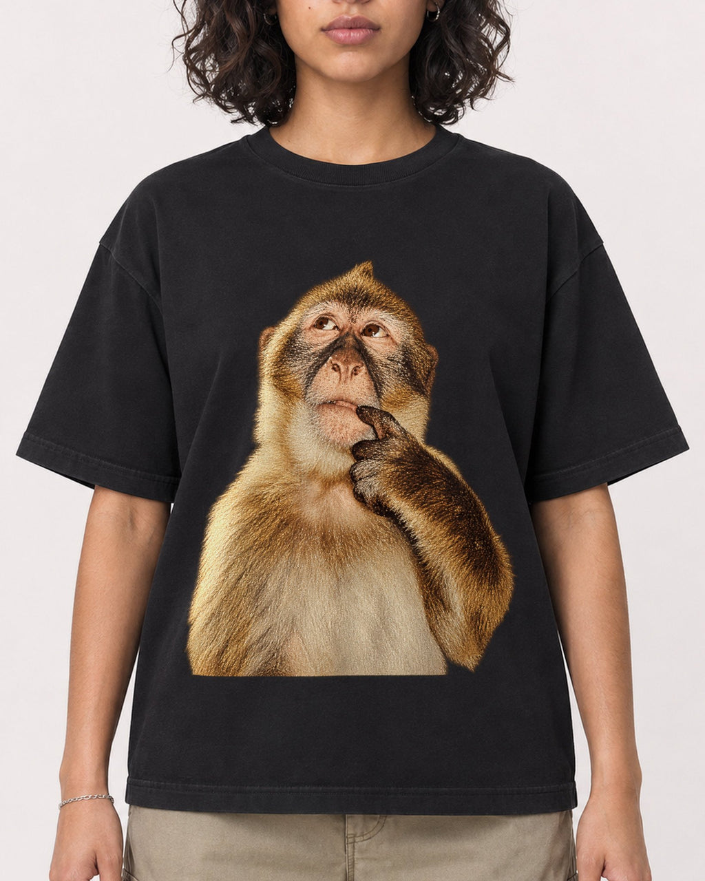 Mockup Boxy Heavyweight Tee Black female close-up 26