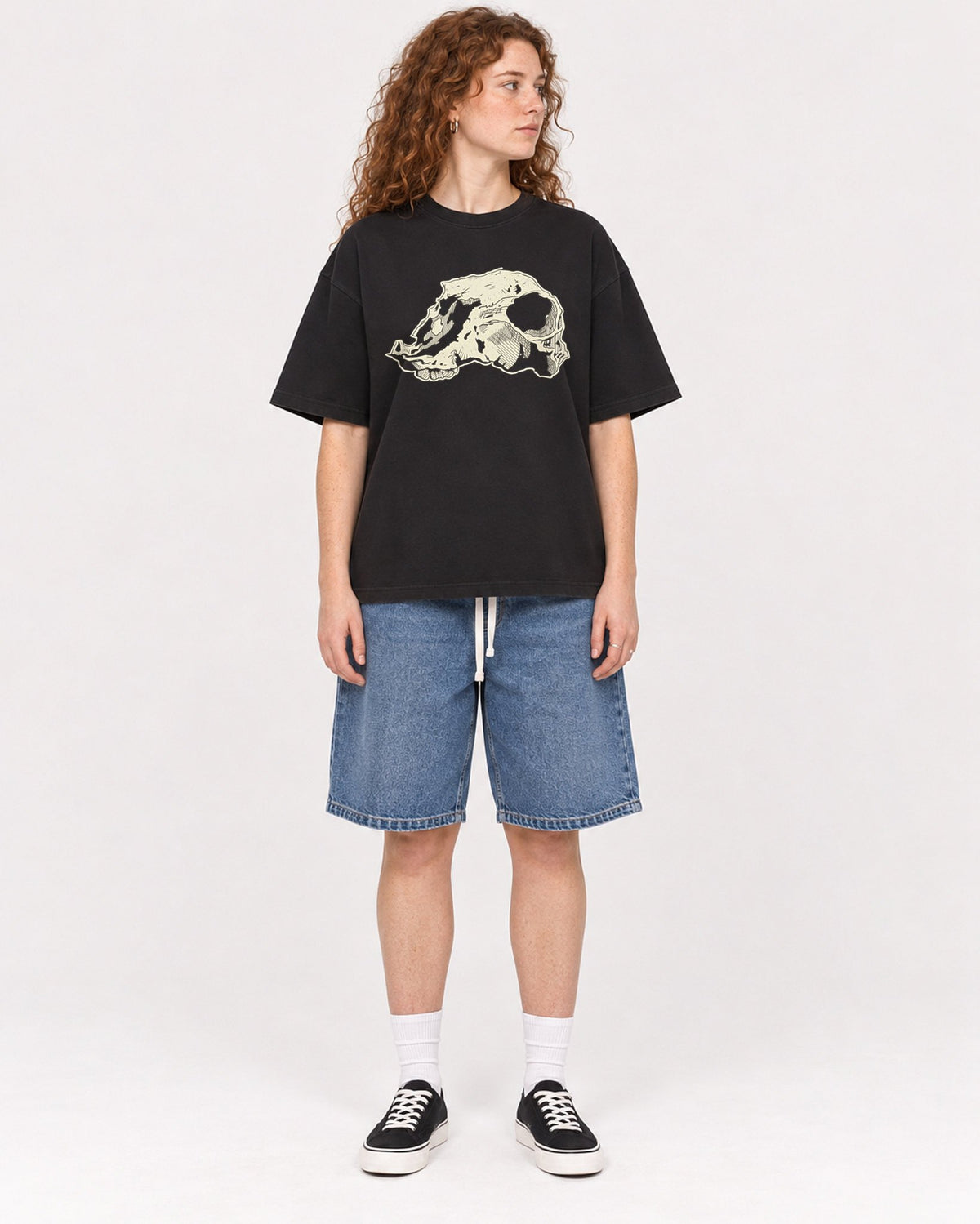 Mockup Boxy Heavyweight Tee Black female full-body 09