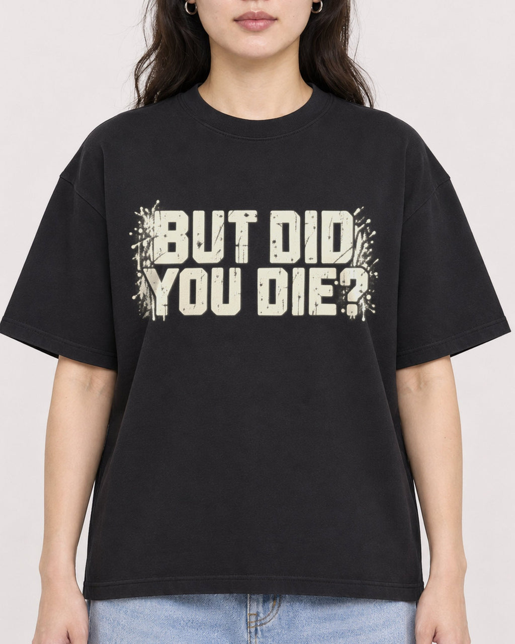 Mockup Boxy Heavyweight Tee Black female close-up 03