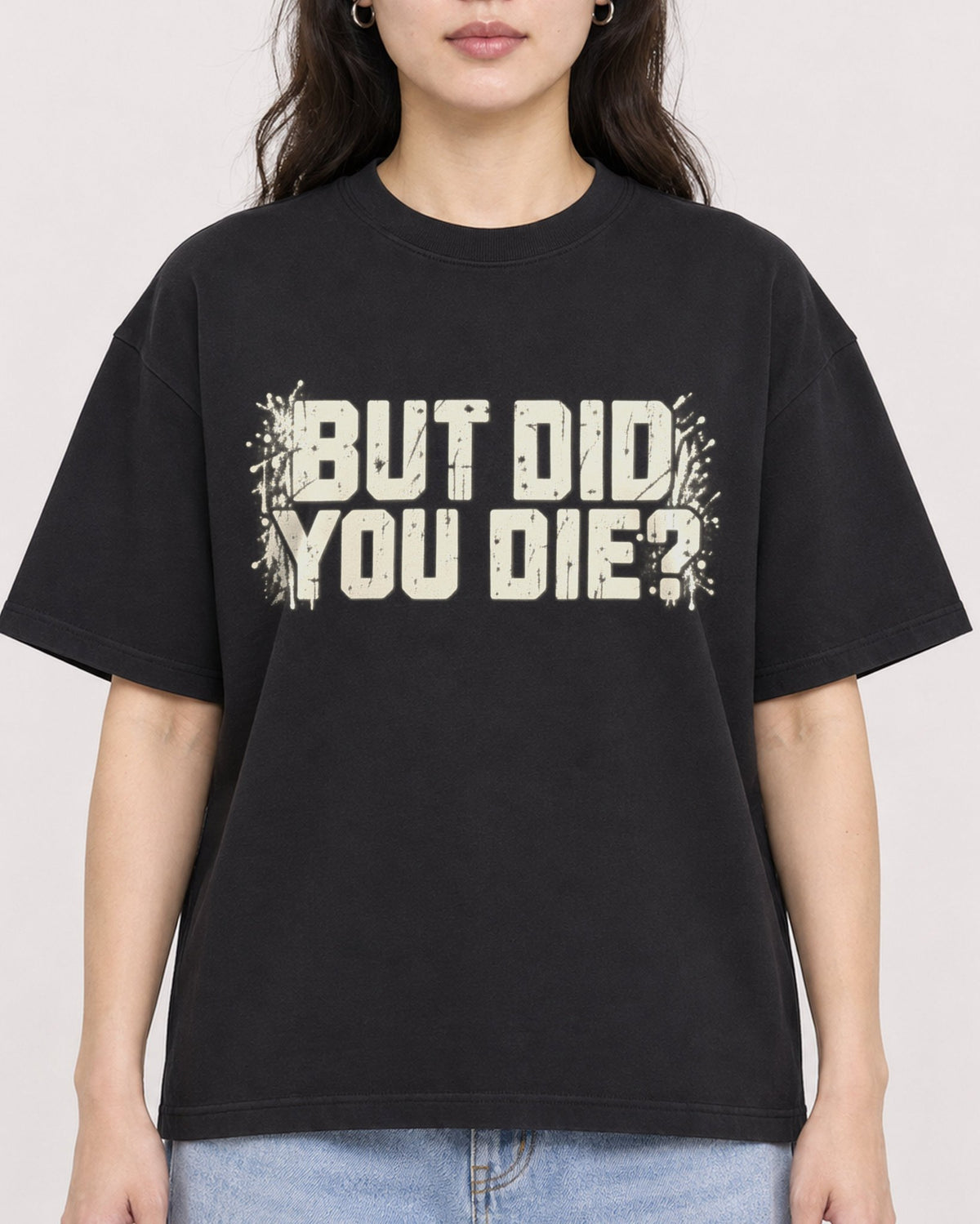 Mockup Boxy Heavyweight Tee Black female close-up 03