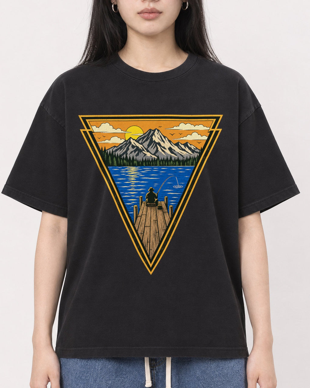 Mockup Boxy Heavyweight Tee Black female close-up 01