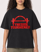 Mockup Boxy Heavyweight Tee Black female close-up 10