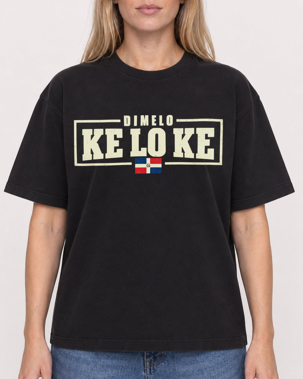 Mockup Boxy Heavyweight Tee Black female close-up 08