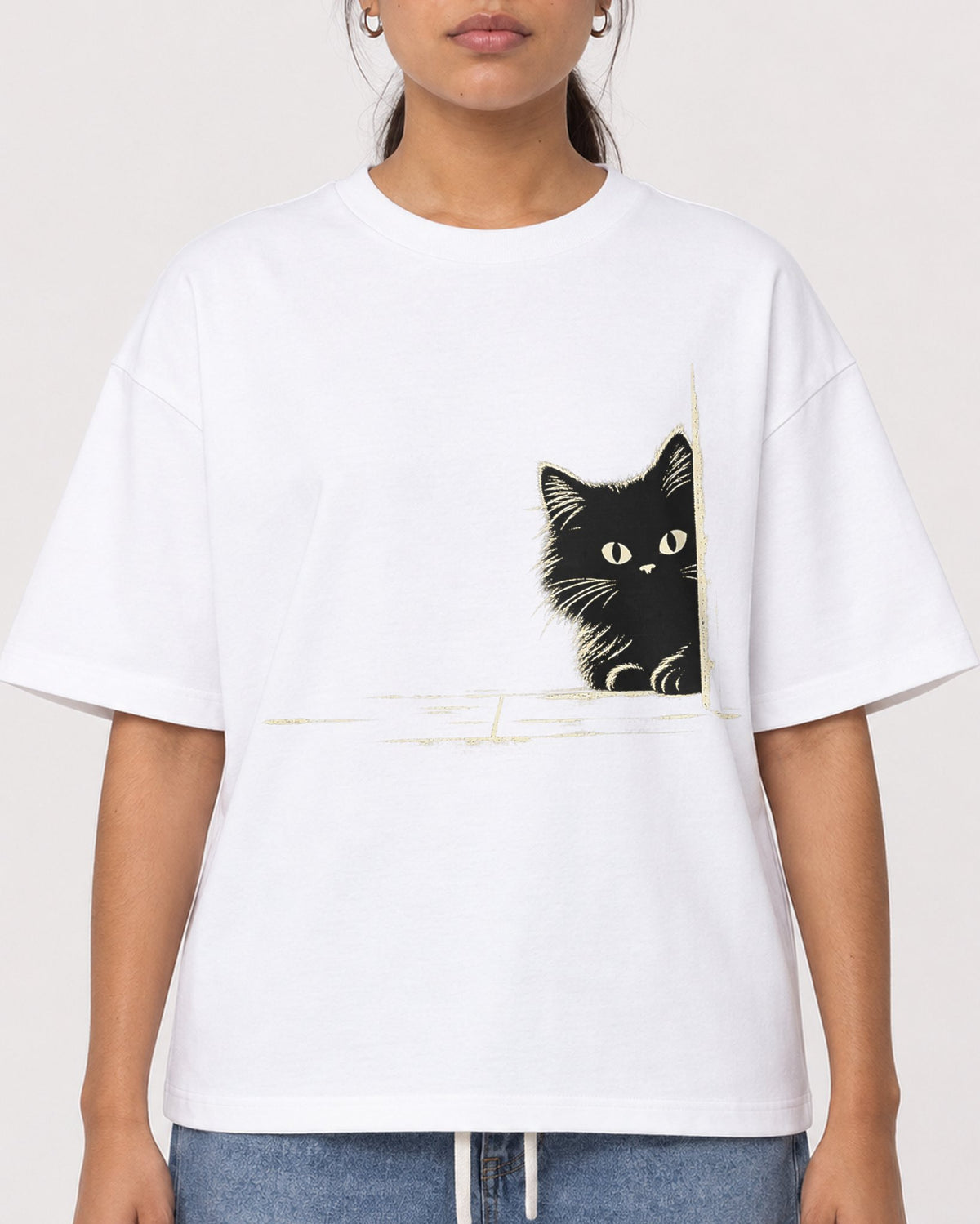 Mockup Boxy Heavyweight Tee White female close-up 16