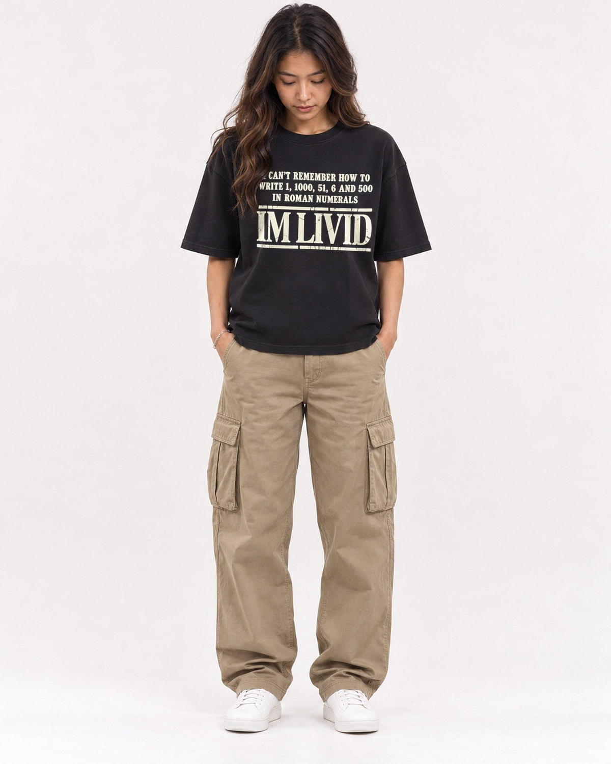 Mockup Boxy Heavyweight Tee Black female full-body 02