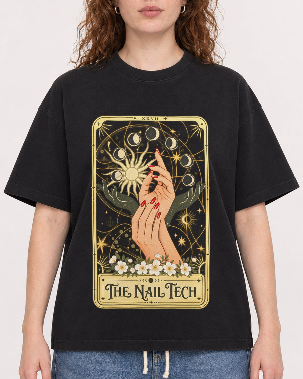 Mockup Boxy Heavyweight Tee Black female close-up 09